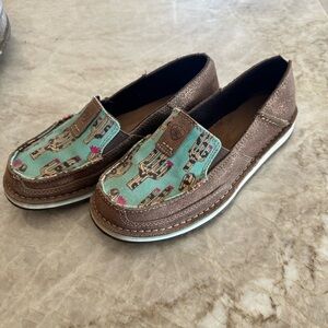 Women’s Ariat Cruisers